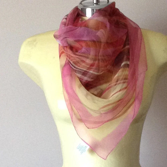 V.Fraas The Scarf Source Pink Square Head Neck Scarf Made in Italy - Picture 3 of 5